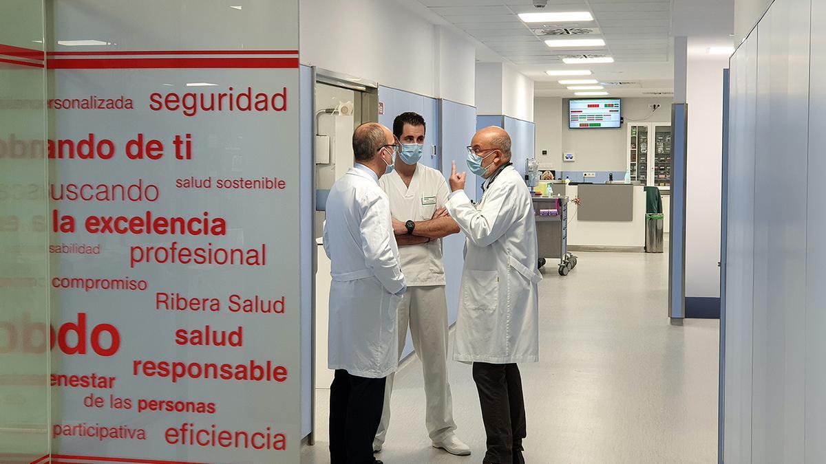 Personal sanitario en el Hospital Povisa de Vigo