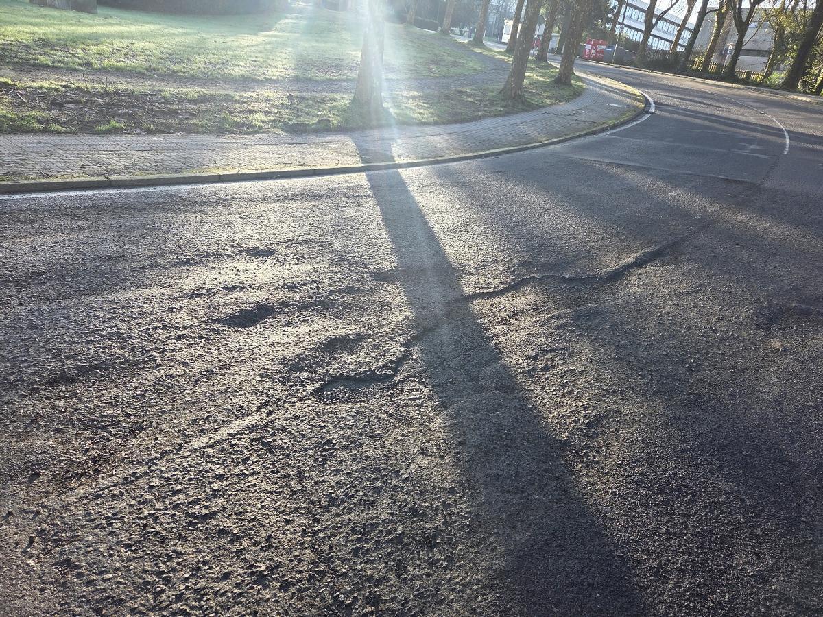 Estado da avenida Burgo das Nacións, en Santiago