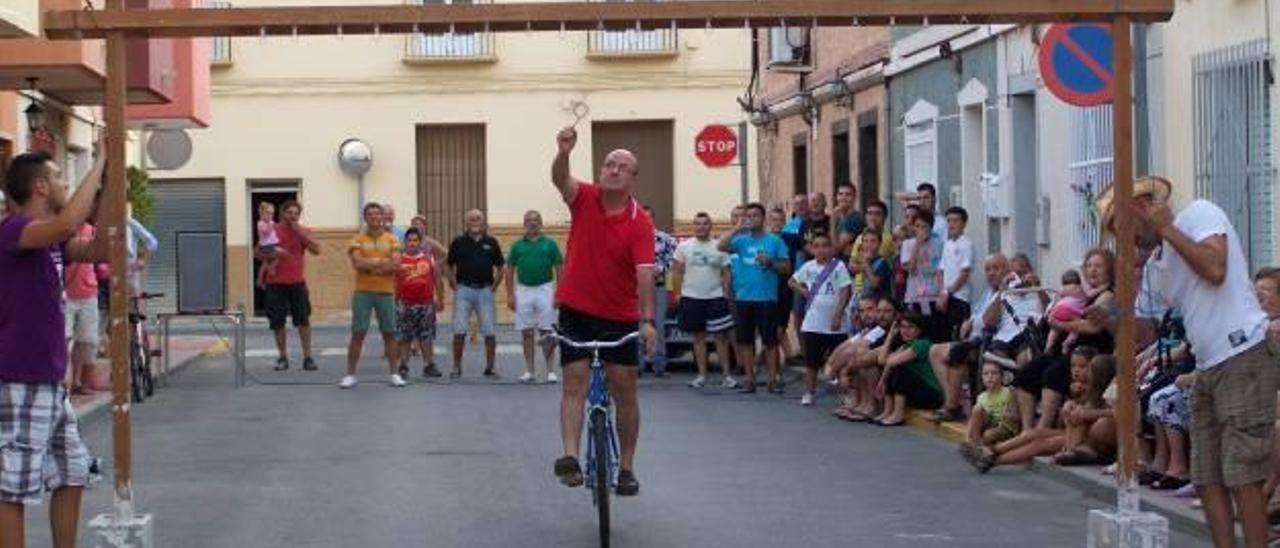 El Pasacalles de la Caña desfila por las calles de la población con dulzainas y tambores el 30 de agosto. El Festival y la Carrera de Cintas son otros de los actos más conocidos.