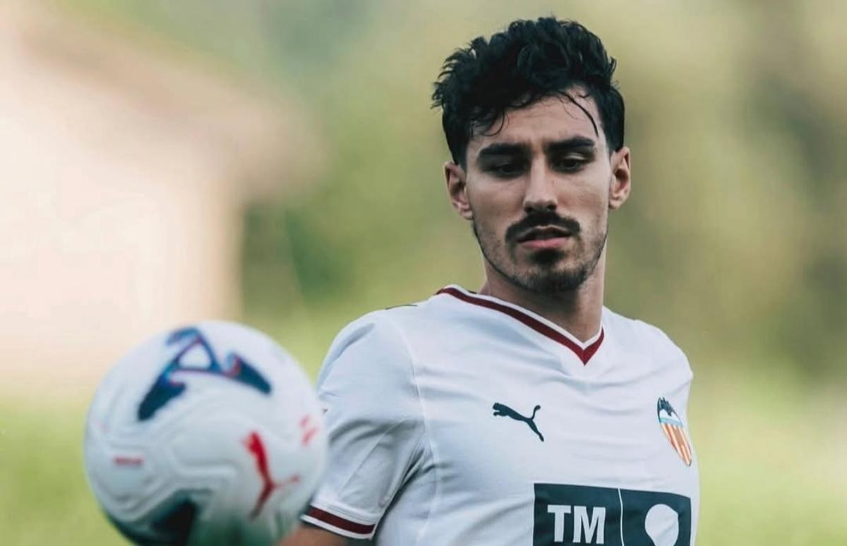 ANDRÉ ALMEIDA DURANTE LA PRETEMPORADA DEL VALENCIA CF 26/27