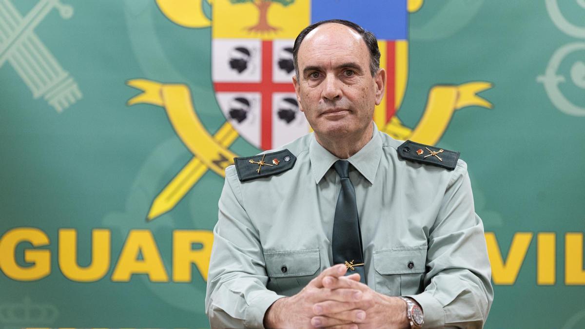 El exgeneral Jefe de la VIII Zona de la Guardia Civil de Aragón, Francisco Javier Almiñana, en el acuartelamiento del Carmen antes de la entrevista con este diario.