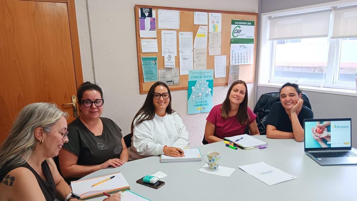 Las profesionales municipales de Cambados en la formación de Acougo.