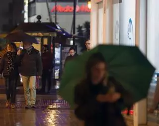 La lluvia deja 70 litros en el litoral occidental y 15 en el oriental