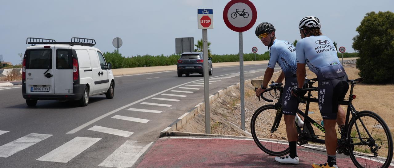 Los ciclistas tienen prohibido circular ahora por la CV-18.