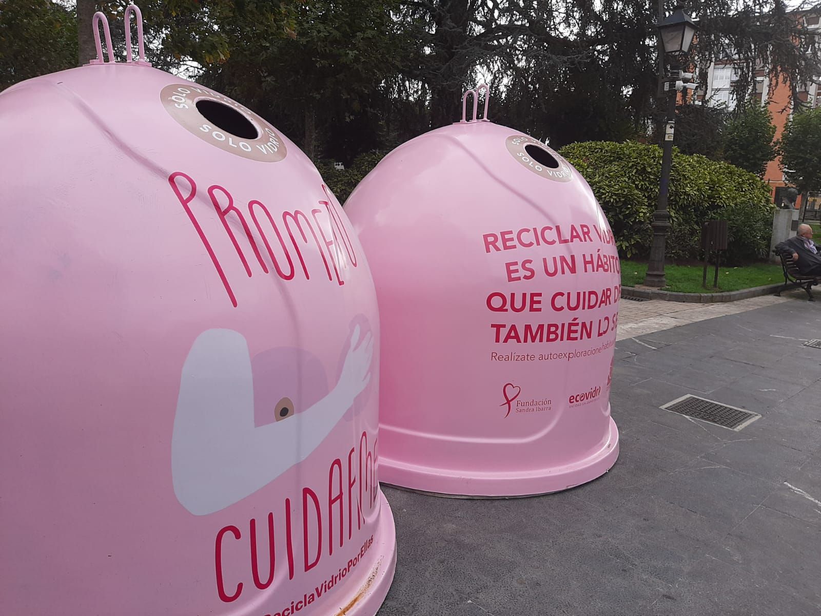 Siero recicla por las mujeres con cáncer de mama: así son los contendedores instalados  en la Pola Y Lugones
