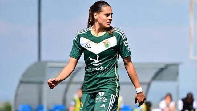 Marina Mielgo, con el Cacereño Femenino.