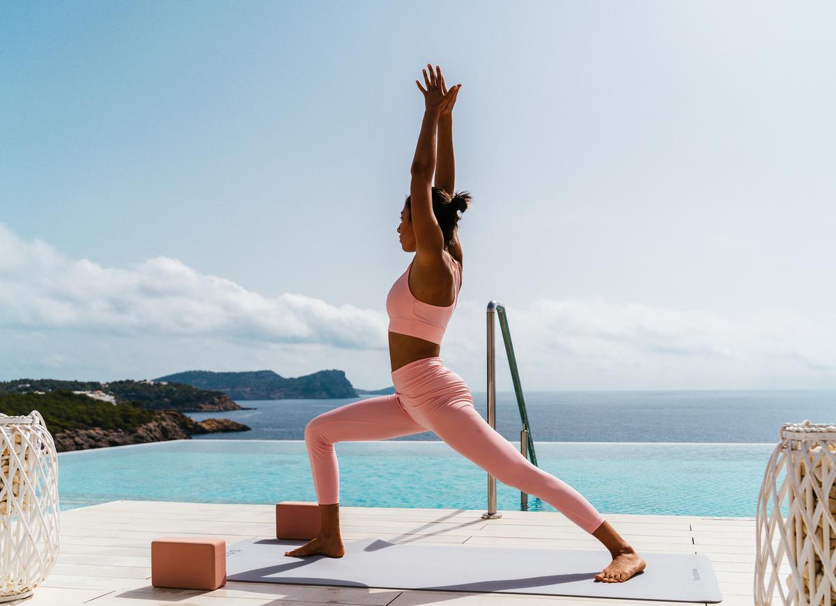 BLESS Hotel Ibiza, o cómo hacer yoga en uno de los paisajes más espectaculares de Ibiza.