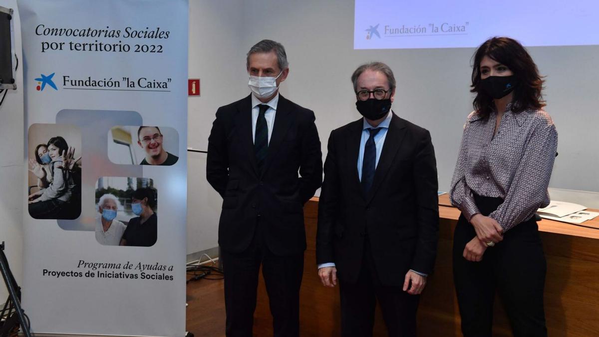 Juan Pedro Badiola, Marc Simón y Susan Santos, en la rueda de prensa de ayer en A Coruña.   | // V. ECHAVE