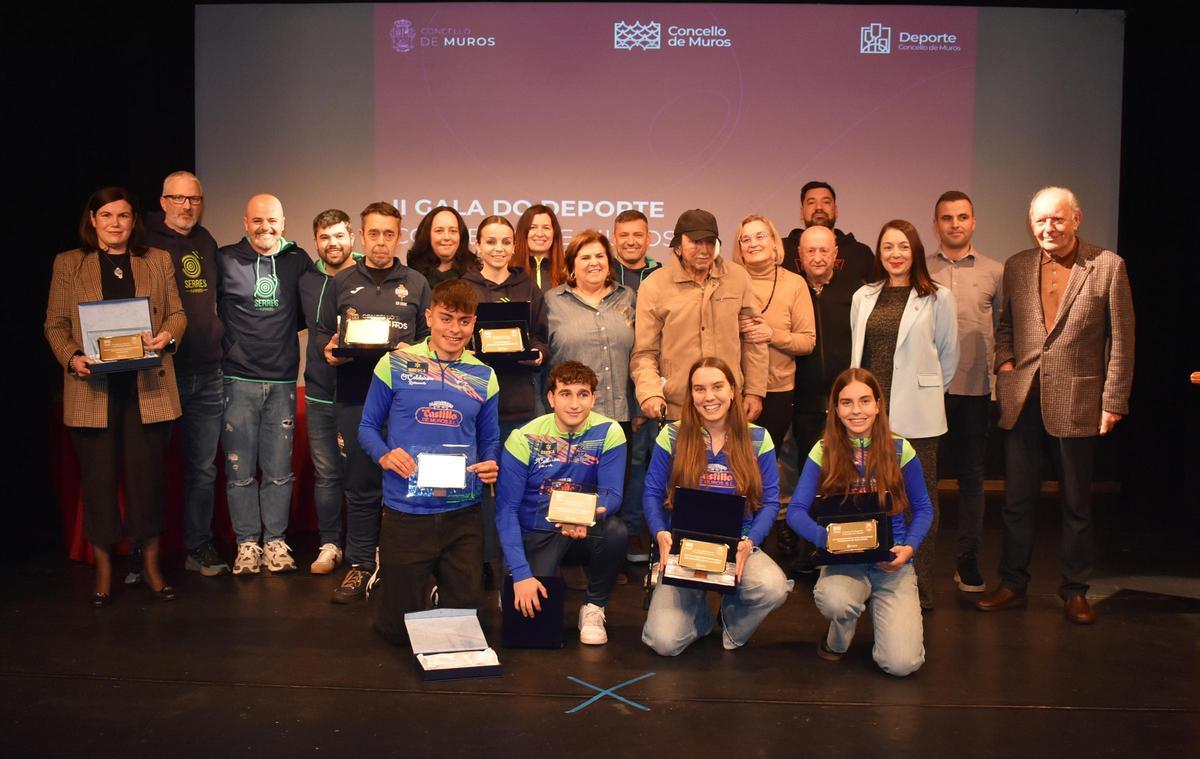 Autoridades e galardoados na Gala do Deporte de Muros.
