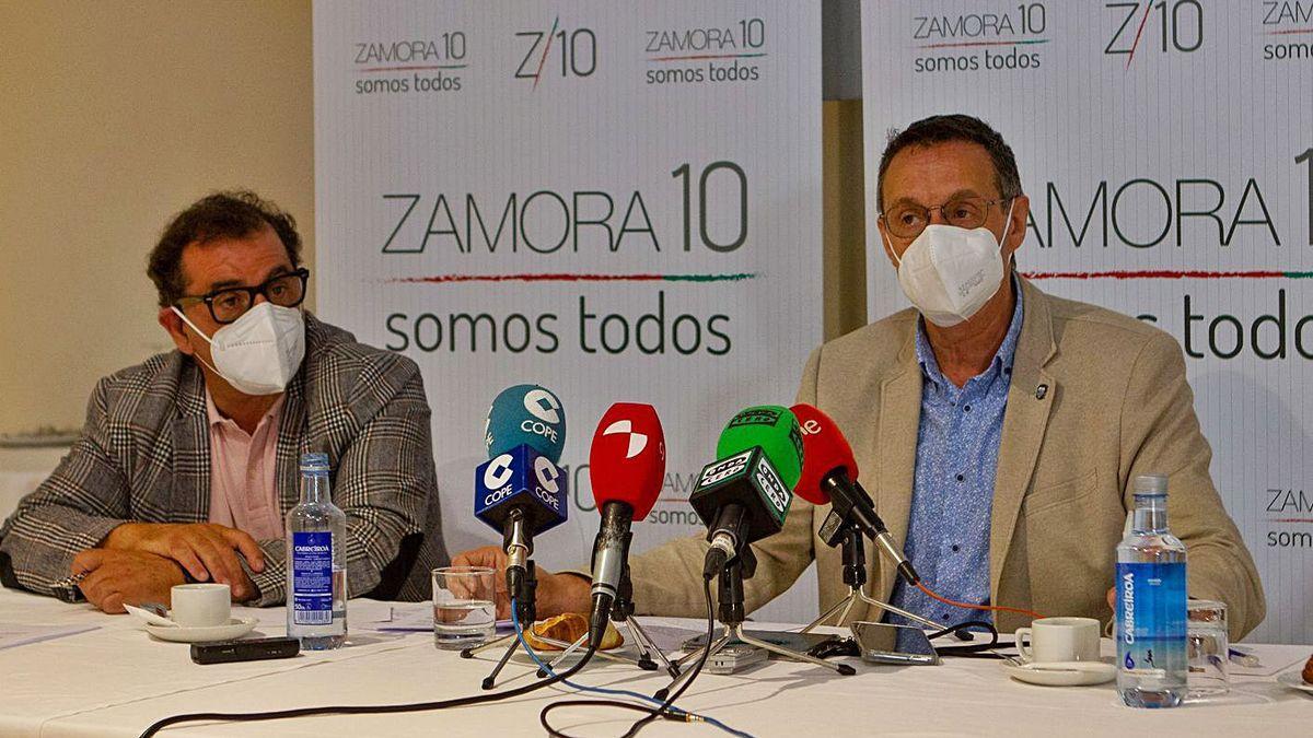 Francisco Prieto Toranzo (derecha), gerente de Zamora 10, junto a Narciso Prieto, de Caja Rural en una imagen de archivo.