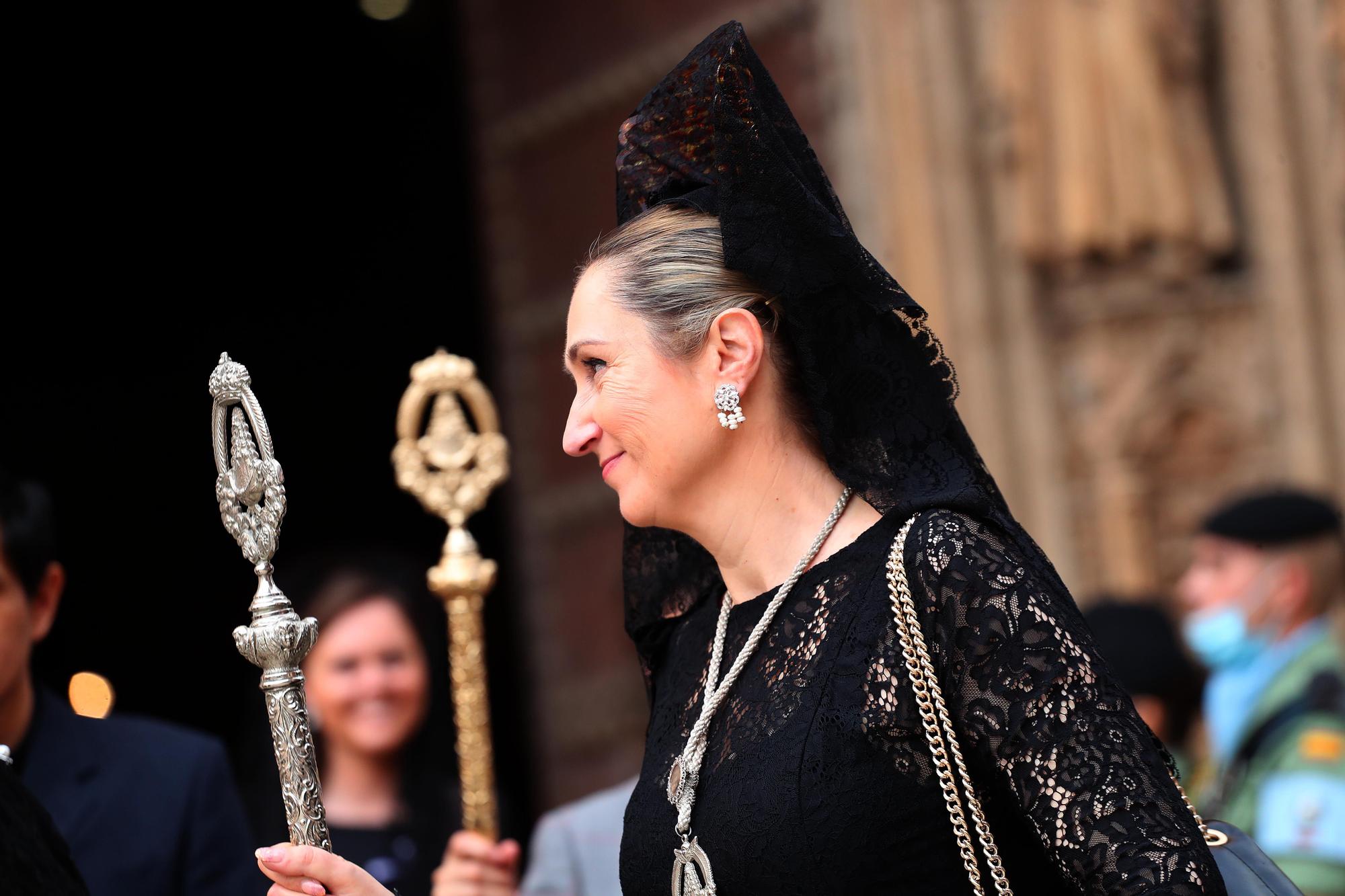 La Geperudeta recorre València en la procesión general