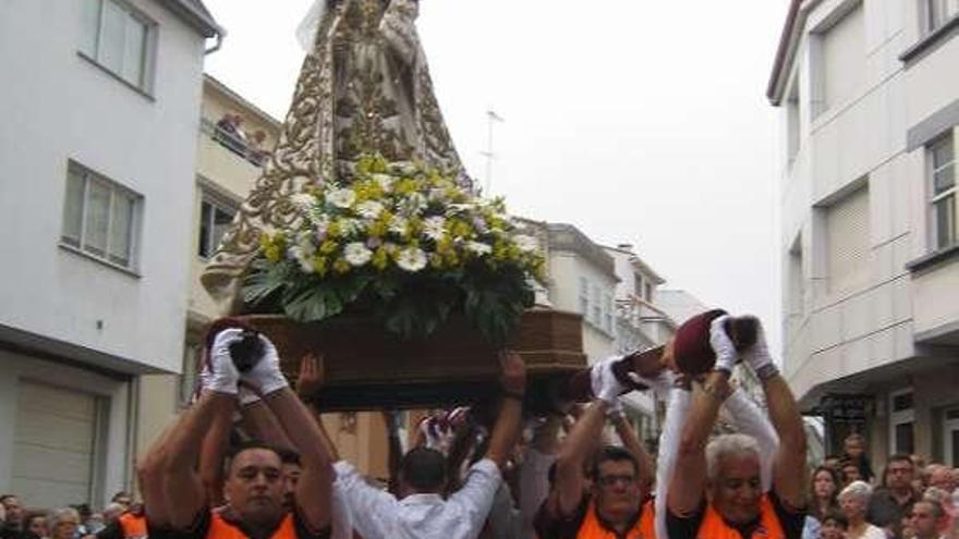 Miles de romeros homenajean en Betanzos a la Virgen de los Remedios