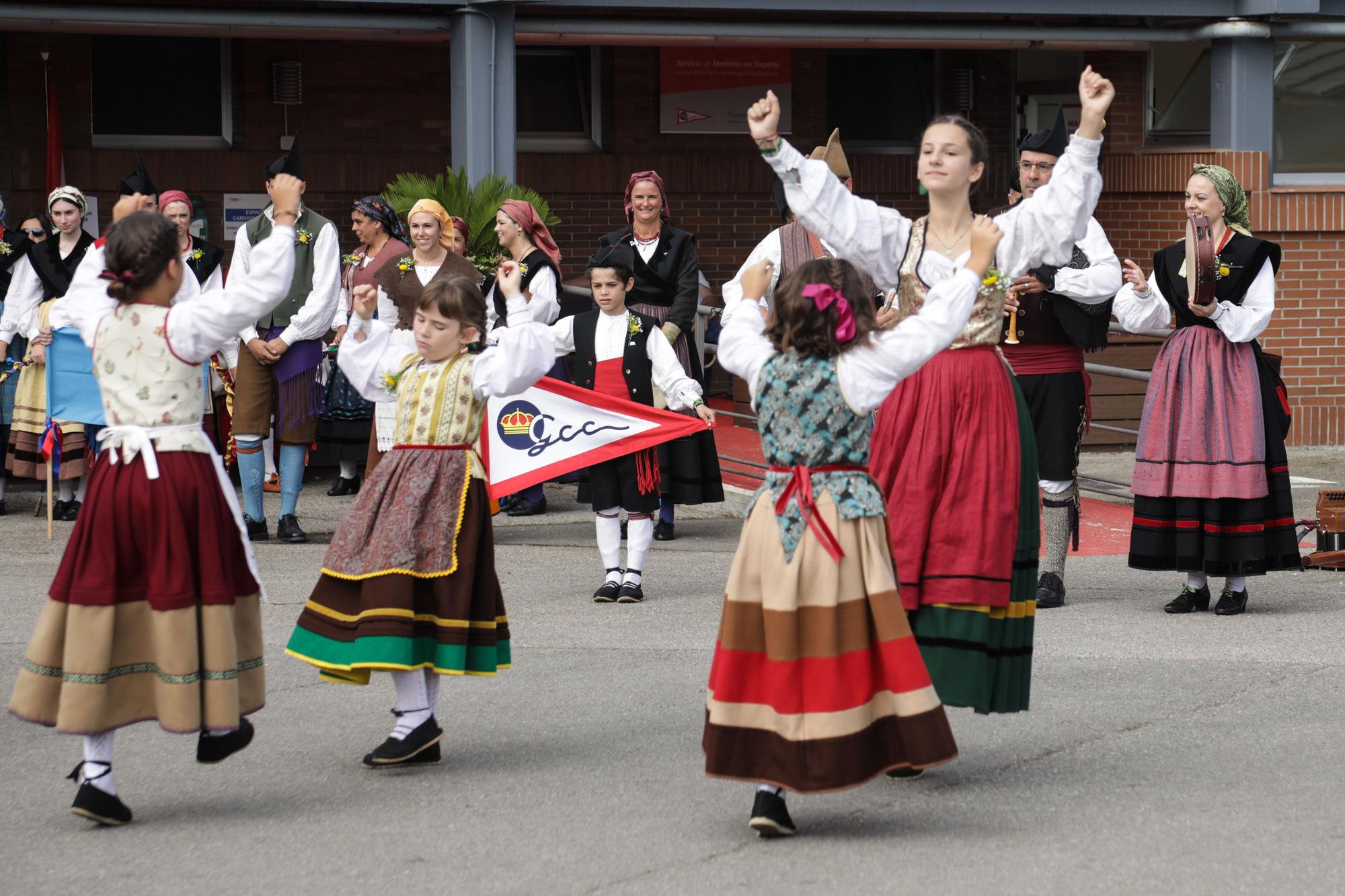 En imágenes: El Grupo Covadonga despide sus fiestas con homenajes