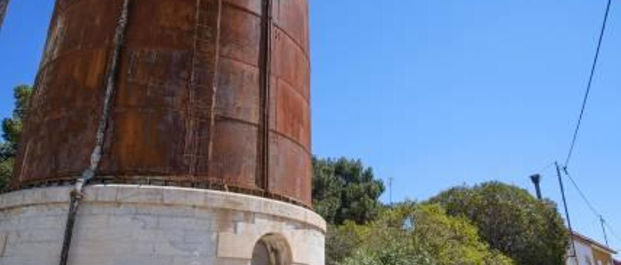 Depósito de agua para locomotoras en La Encina.