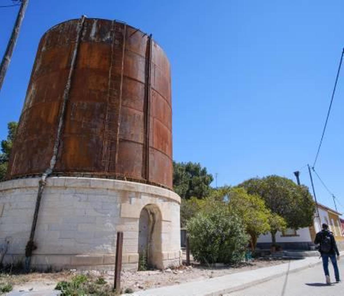 Depósito de agua para locomotoras en La Encina.
