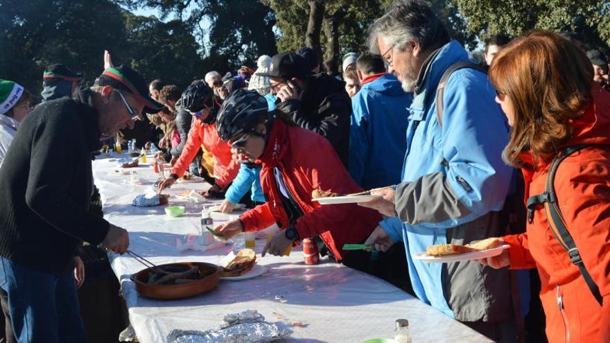 Visitants esperant l&#039;esmorzar a Montclar