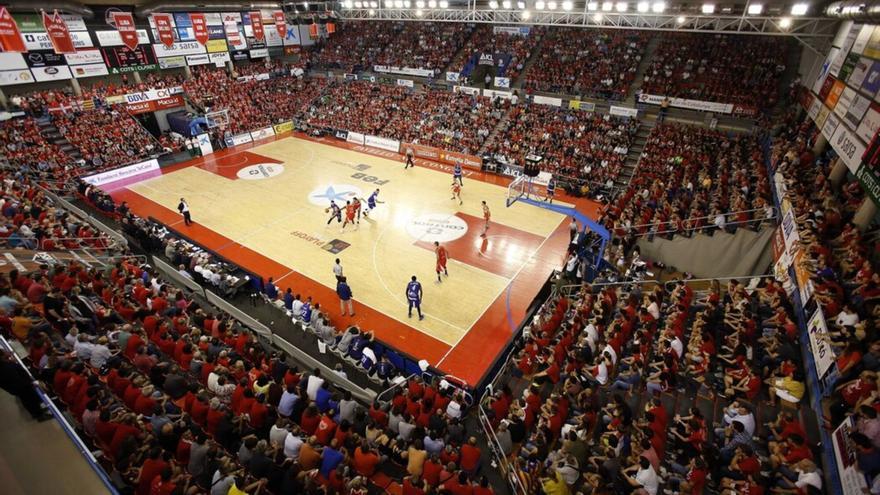 Vista general del pavelló del Nou Congost en un partit amb gran afluència de públic | BAXI MANRESA