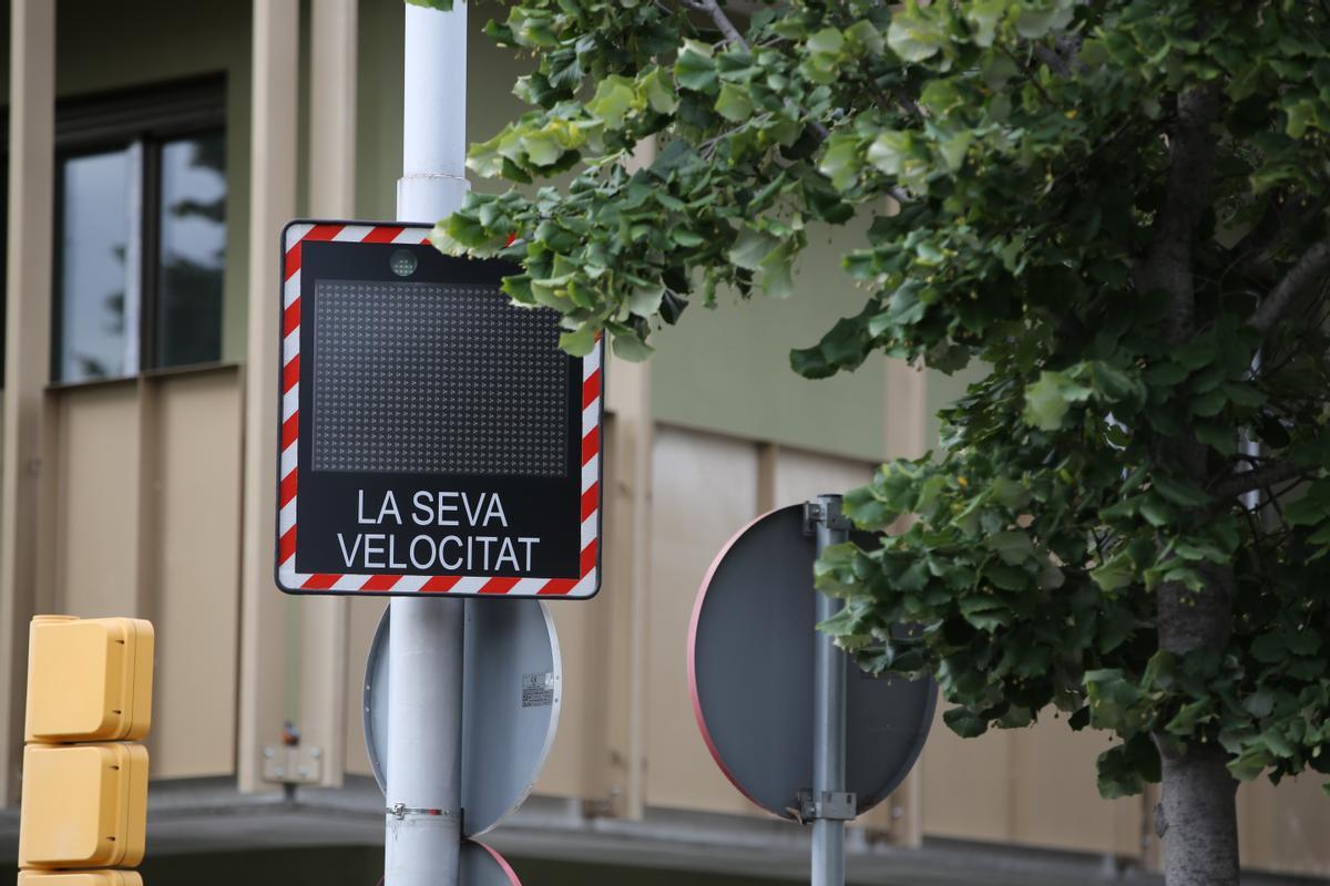 Uno de los 38 nuevos radares pedagógicos instalados en Barcelona, en concreto en la Av. Estatut-Jorge Manrique