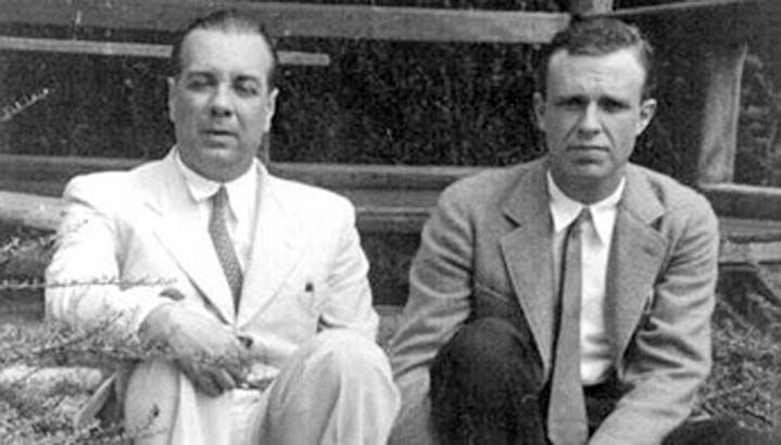 Los escritores Jorge Luis Borges y Adolfo Bioy Casares, que dieron vida al detective Don Isidro Parodi.