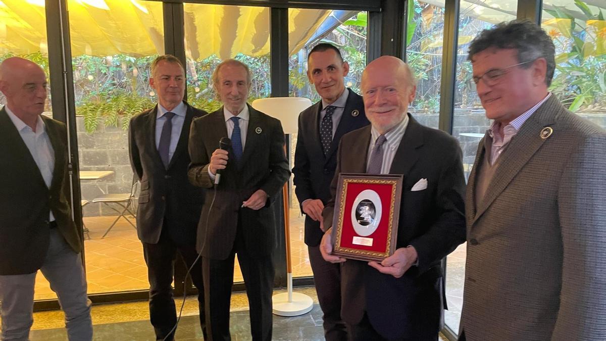 Manuel Lorenzo, nombrado embajador, junto a Juan Navarro, Pancho García-Almenta, Manuel Rodríguez, Miguel Ángel Jiménez Parejo y Toni Cabot.