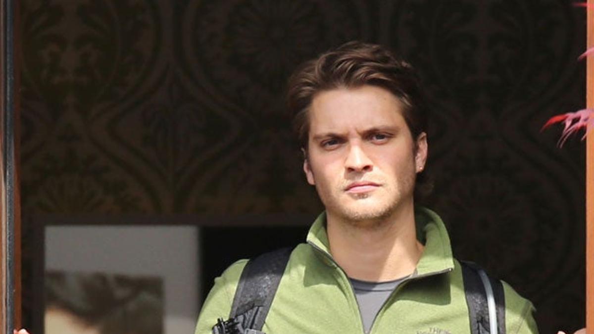 Luke Grimes, en su papel de Elliot Grey