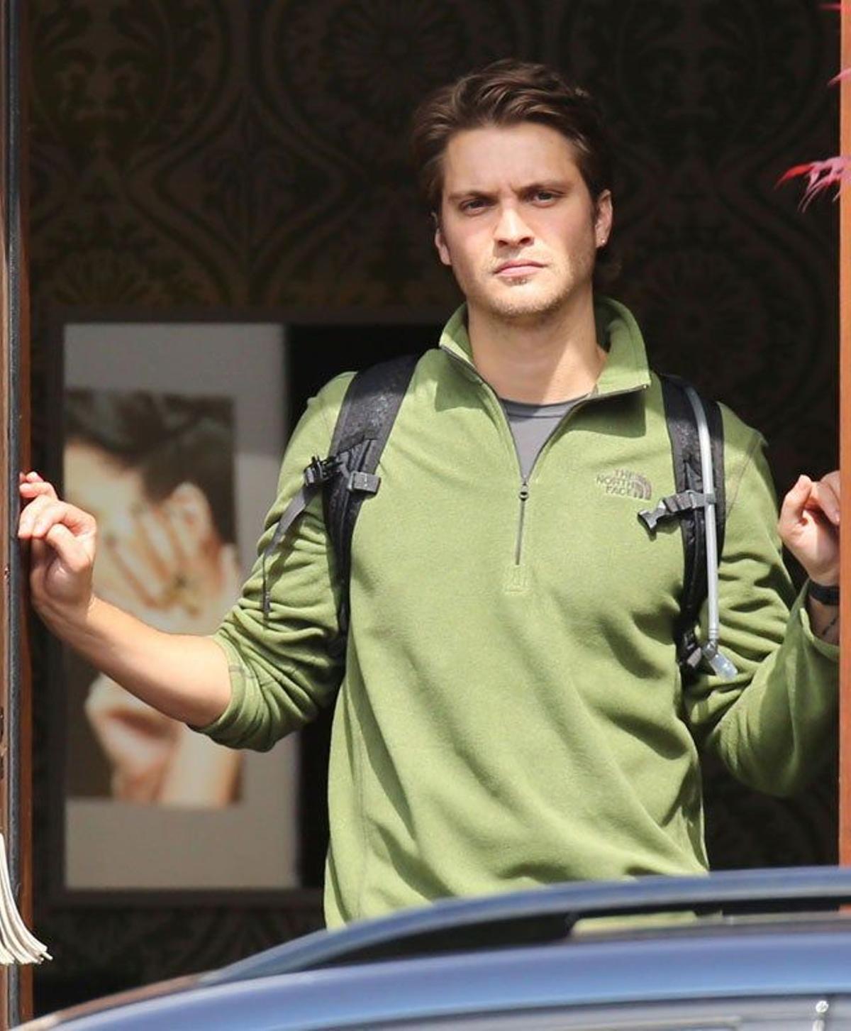 Luke Grimes, en su papel de Elliot Grey