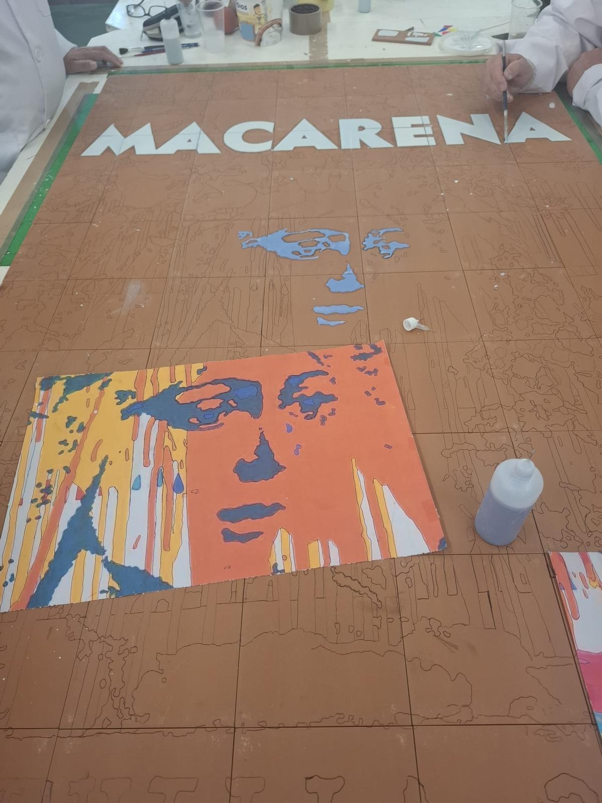 Las imágenes del nuevo retablo cerámico de la Macarena basado en la obra de Manolo Cuervo Las imágenes del nuevo retablo cerámico de la Macarena basado en la obra de Manolo Cuervo
