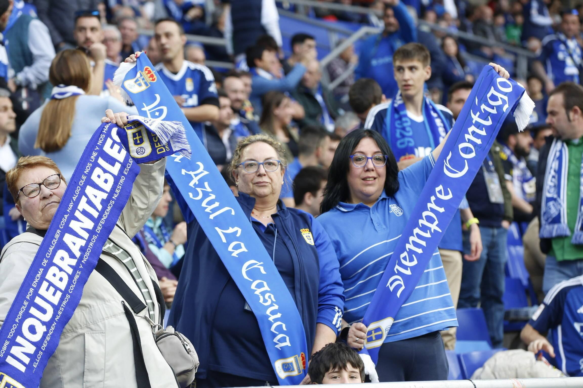 EN IMÁGENES: Partido y ambientazo del Real Oviedo-Racing de Santander disputado en el Tartiere