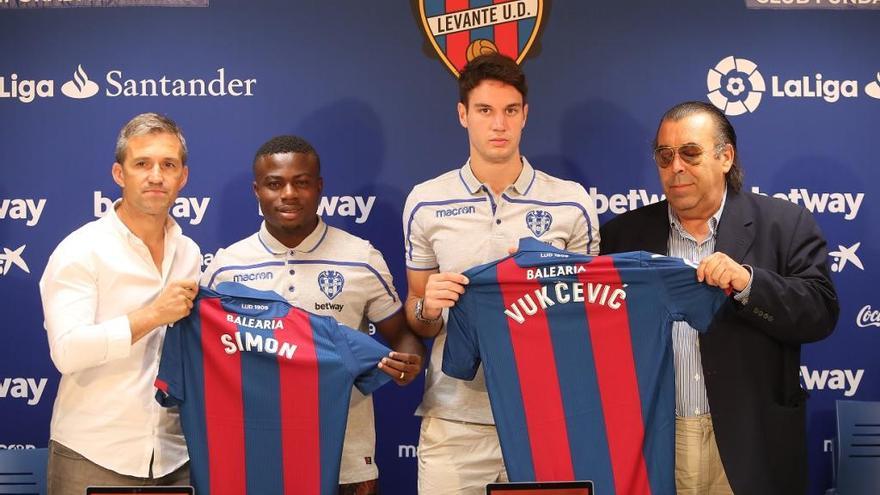 Simon y Vukcevic, presentados como nuevos jugadores del Levante UD.