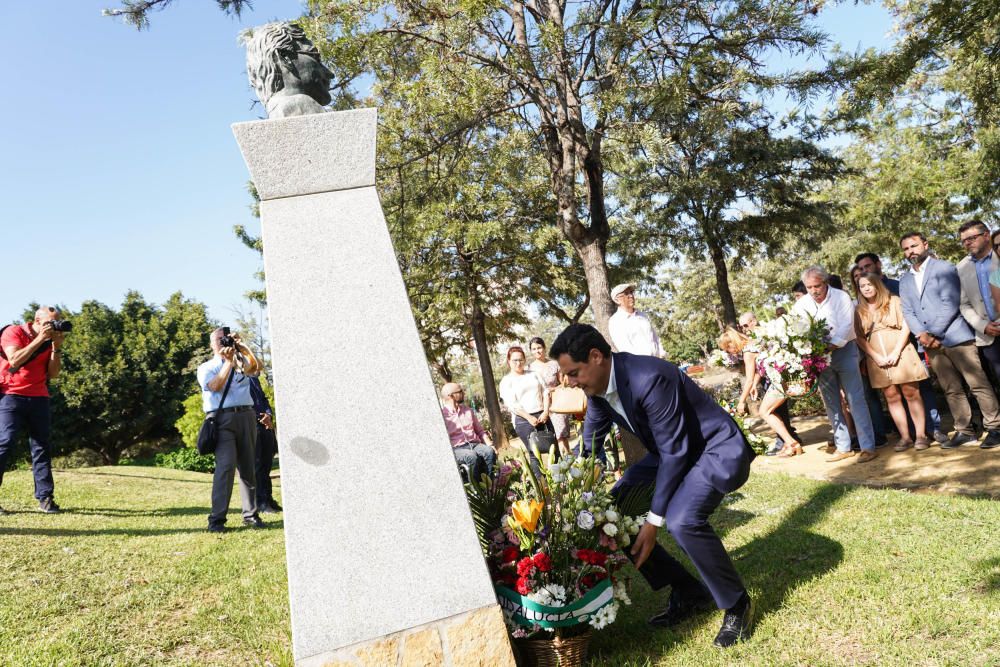 Ofrenda floral en homenaje a José María Martín Carpena