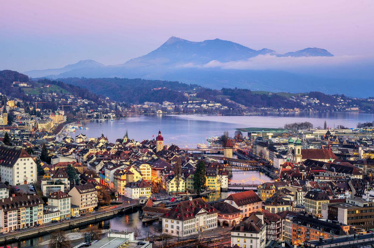 Así es la ciudad de Lucerna, lago de Lucerna y la montaña Rigi, Suiza