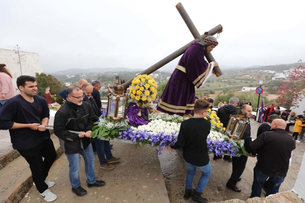 Con más incertidumbre de la esperada en un primer momento, a las 20.10 horas se daba inicio a la procesión