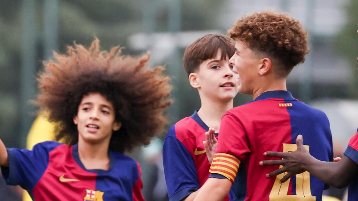 Adam Qaroual, Pol Jou y David Moreno celebran un gol