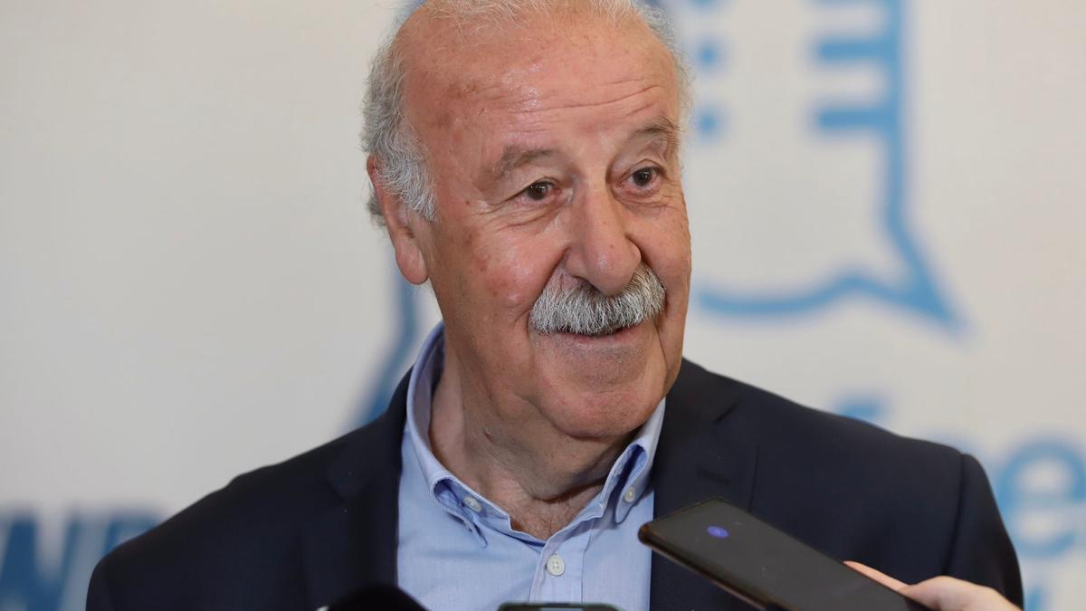 Vicente del Bosque, antes de su ponencia &quot;El valor del compromiso para alcanzar el éxito&quot;.