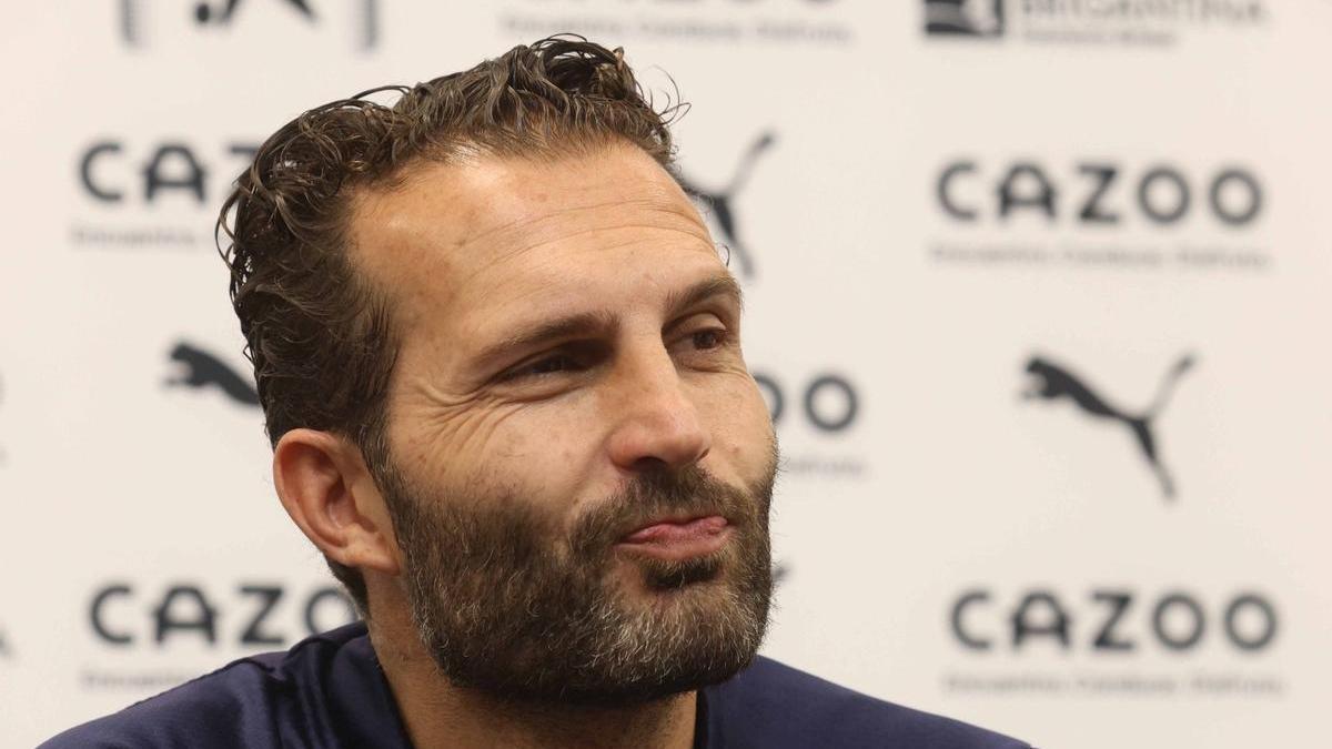 Ruben Baraja durante la rueda de prensa previa al Valencia - Osasuna