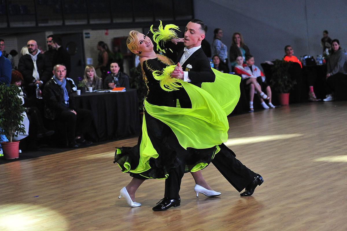 Múltiples parejas han participado este fin de semana en la competicion de danza deportiva, European Open, en el pabellón El Toscar de Elche