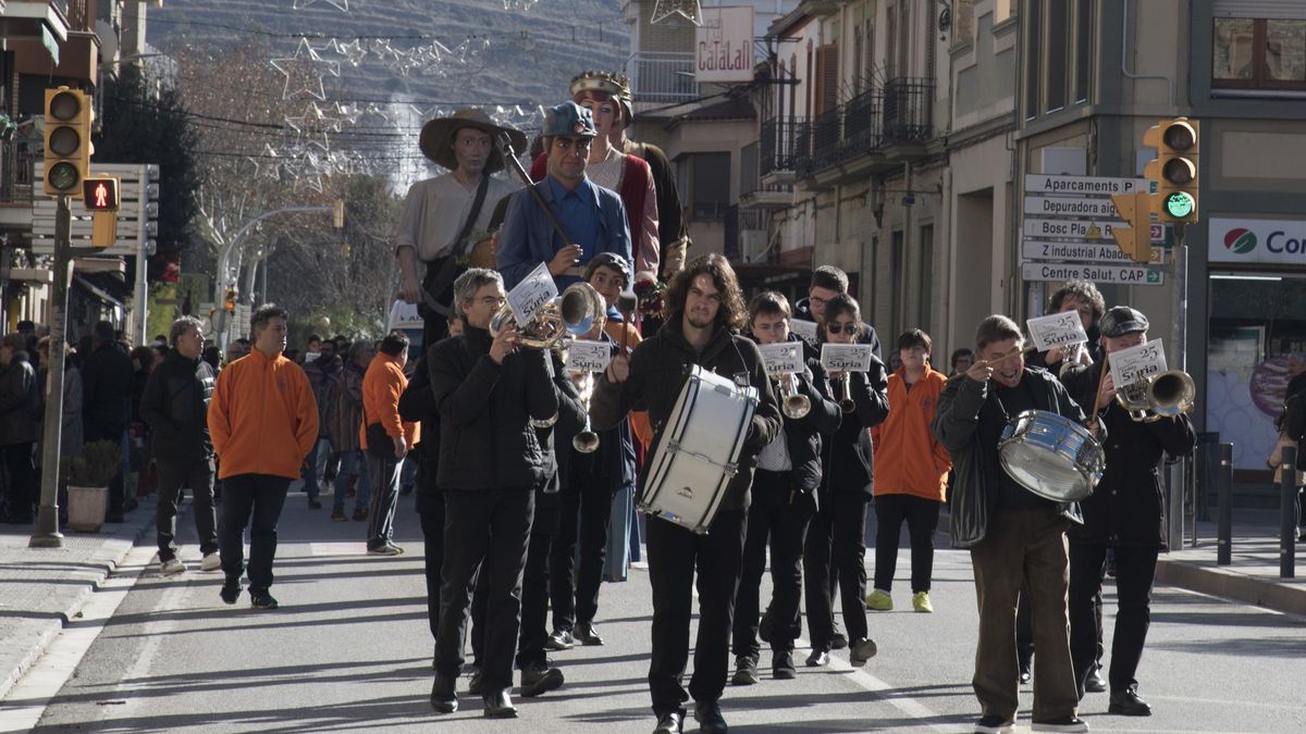 Cercavila pels carrers de Súria durant la festa de sant Sebastià de l'any passat