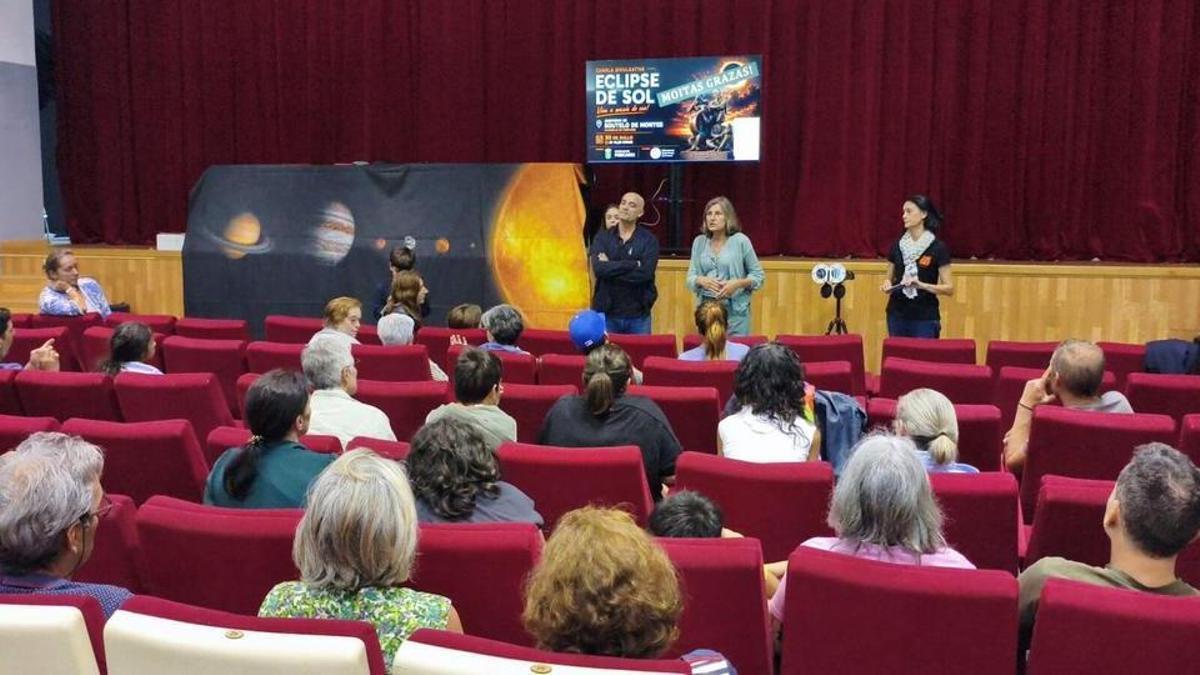 Charla divulgativa realizada este viernes en el Auditorio de Soutelo de Montes, en Forcarei.