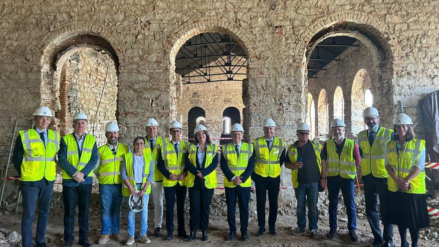 Carmen Crespo visita las obras de la nueva sede de la OCA en Pozoblanco