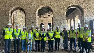 Carmen Crespo visita las obras de la nueva sede de la OCA en Pozoblanco