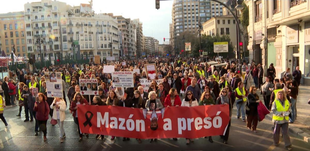 Miles de personas alzan la voz para pedir que "Mazón vaya a prisión"