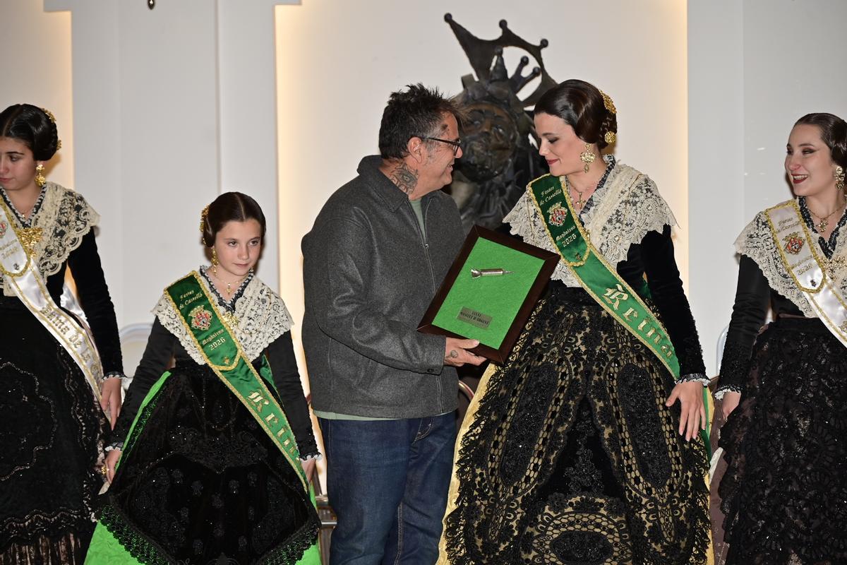Entrega del Masclet d'Argent de la Colla a Mitges a la mejor mascletà de la Magdalena