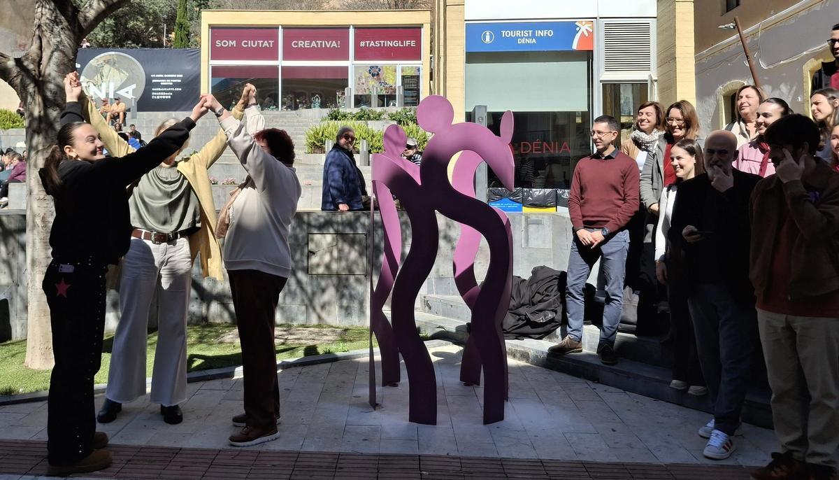 Les dones que han descobert l'escultura i l'obra de l'artista Hugo Giner