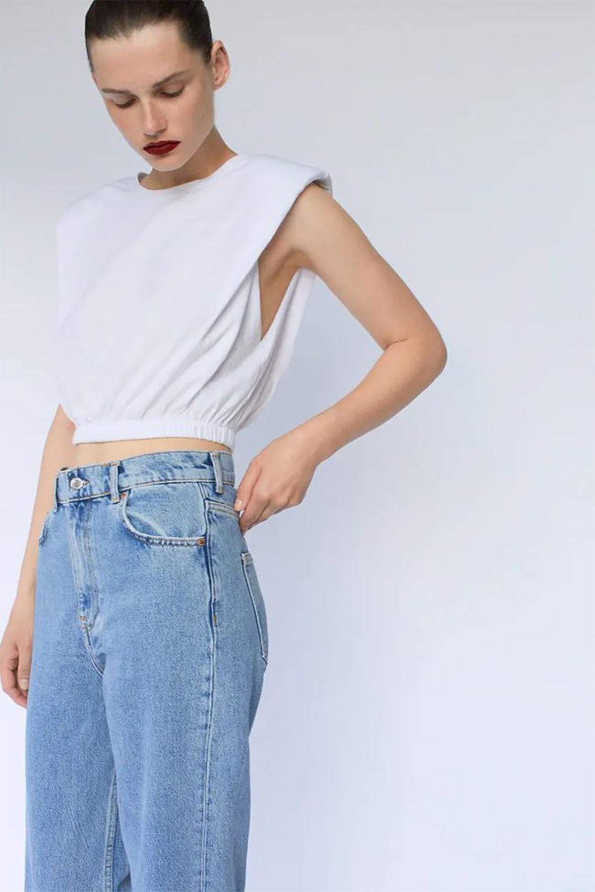 camisetas y top que triunfan en las rebajas Zara - Woman