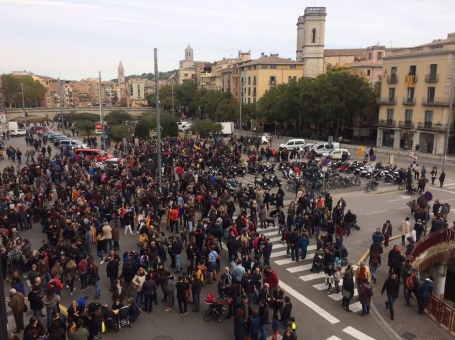 Concentració a Girona per l'alliberament dels exconsellers empresonats