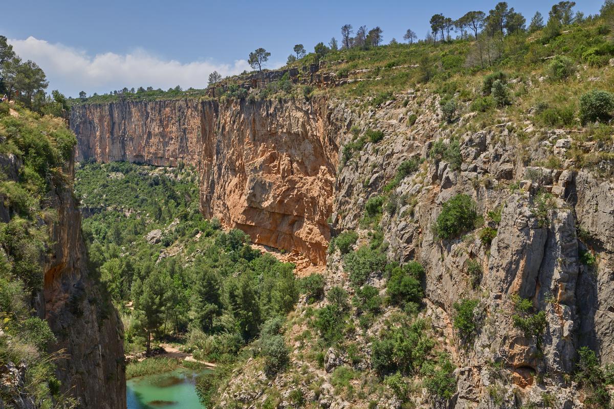 La garganta que ha formado el río Turia con la erosión
