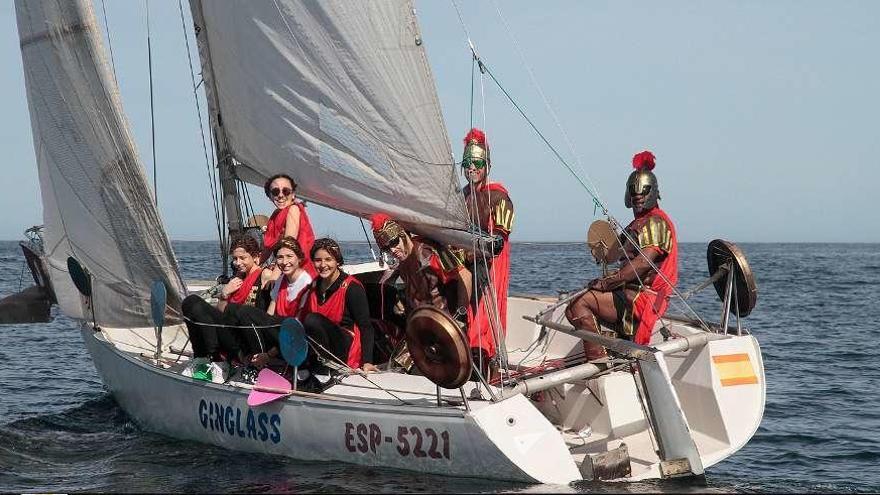 El &quot;Ginglass&quot;, durante la regata.