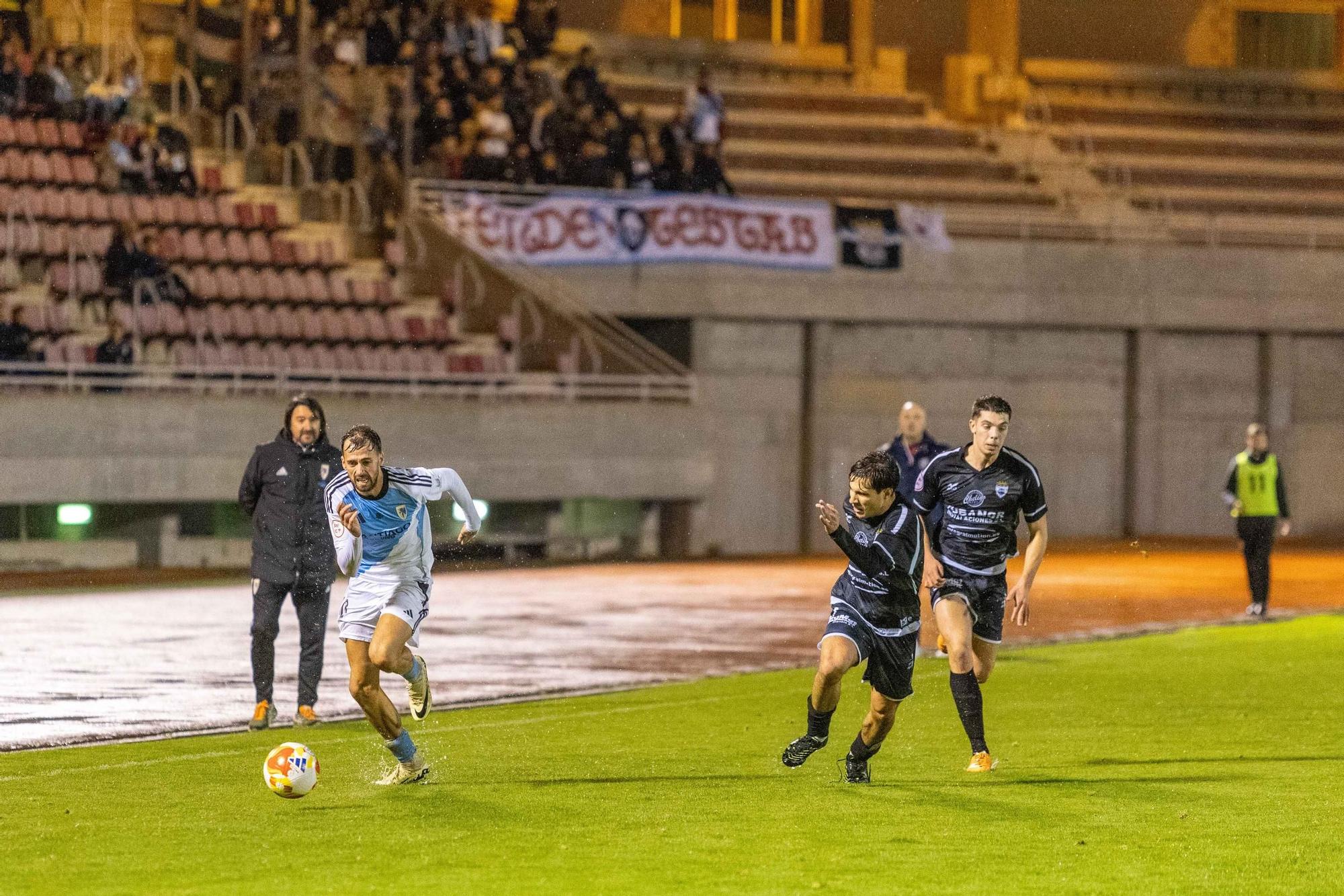Agónico triunfo del Compostela ante el Noya