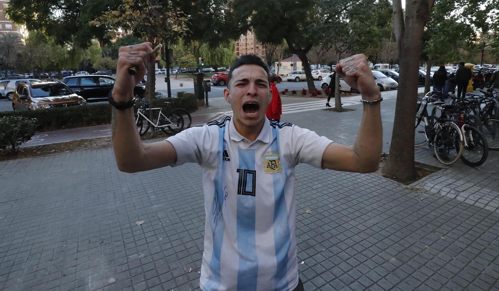 La afición argentina sigue en València el partido de la final del Mundial de Catar contra Francia