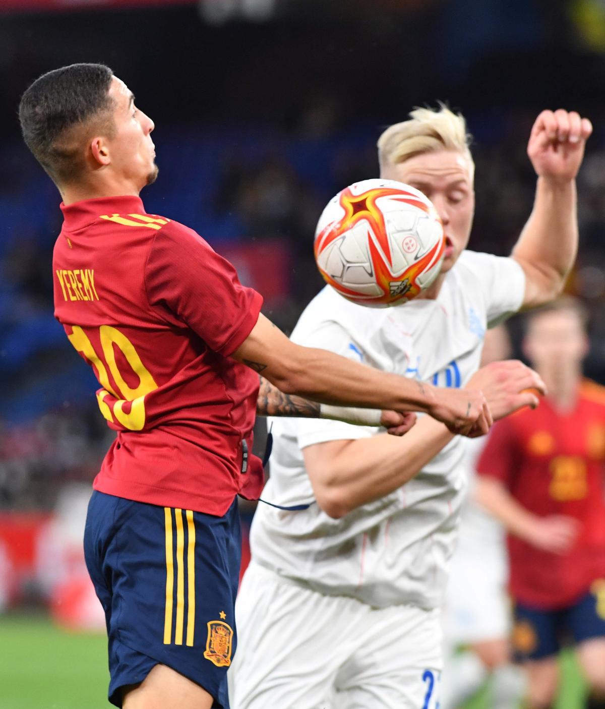 España golea a Islandia (5-0) en A Coruña con Riazor repleto